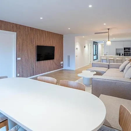 Modern Luxury Just Steps From The Sea *