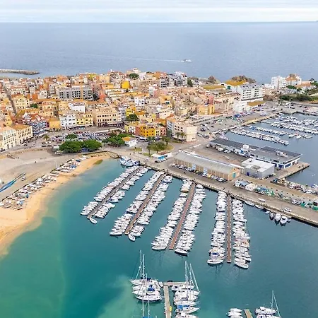 Modern Luxury Just Steps From The Sea شقة بالاموس