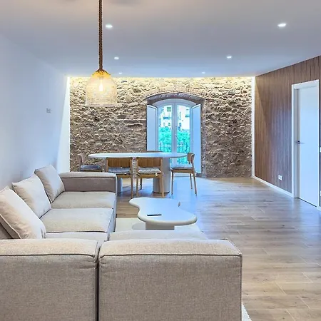 Modern Luxury Just Steps From The Sea *