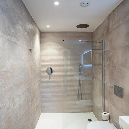 شقة Modern Luxury Just Steps From The Sea بالاموس